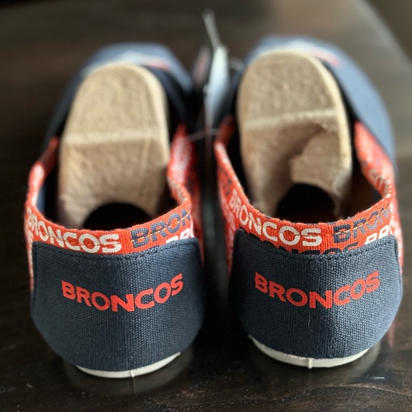 Women's FOCO NFL Denver Broncos Slip On Sneakers Canvas Shoes Size Medium NWT - Picture 2 of 8